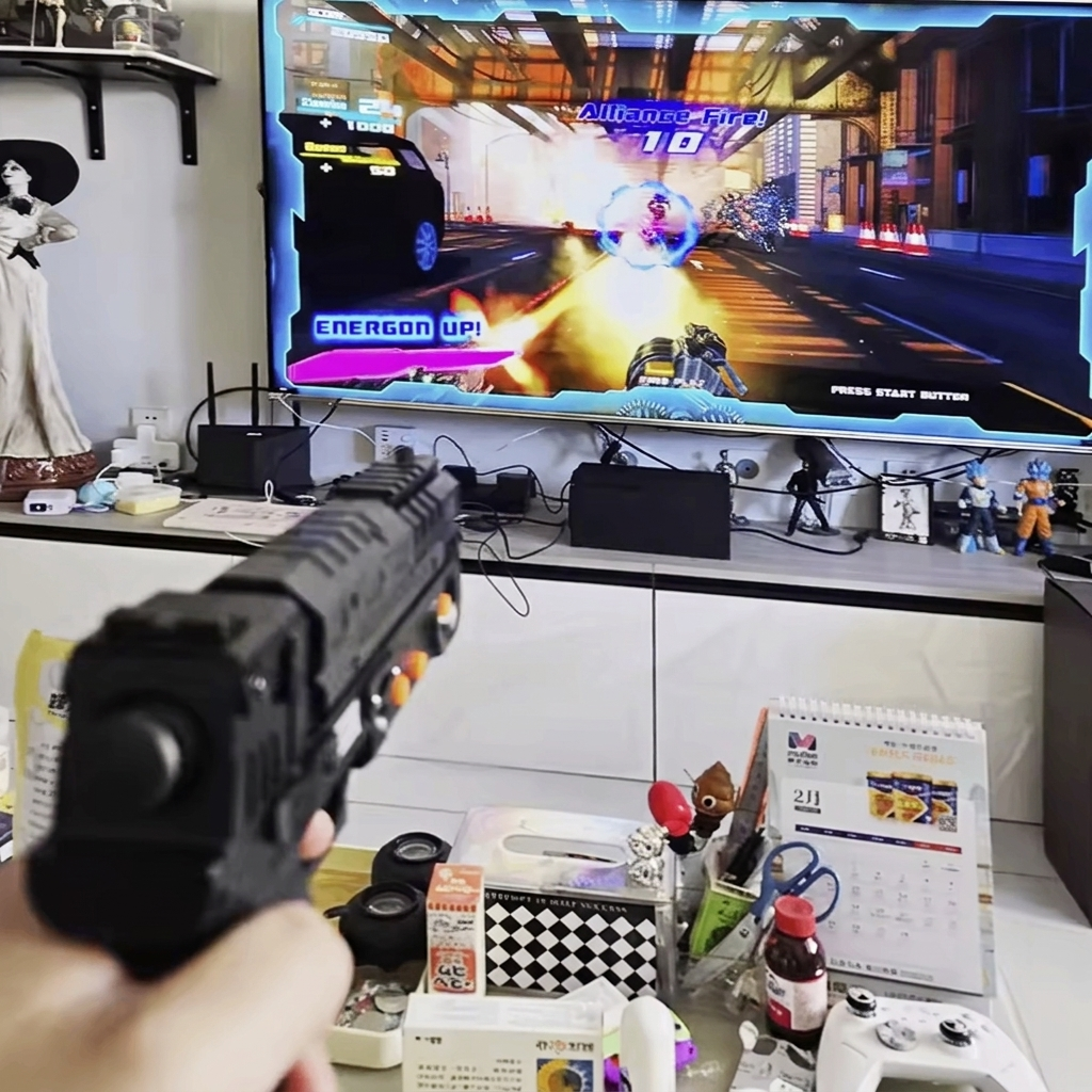 HYPERBLASTER™ Wireless Gaming Pistol
